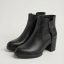 نیم بوت زنانه پاشنه دار مدل 2D رنگ مشکی از زاویه سه رخ